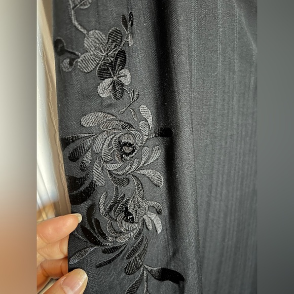 🌹 Express Embroidered Roses Wide Leg Pant - Picture 2 of 6